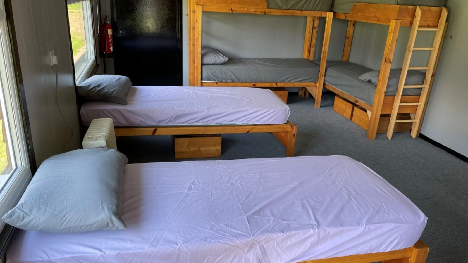 Raywell Park - Dormy Cabin Indoor Accommodation