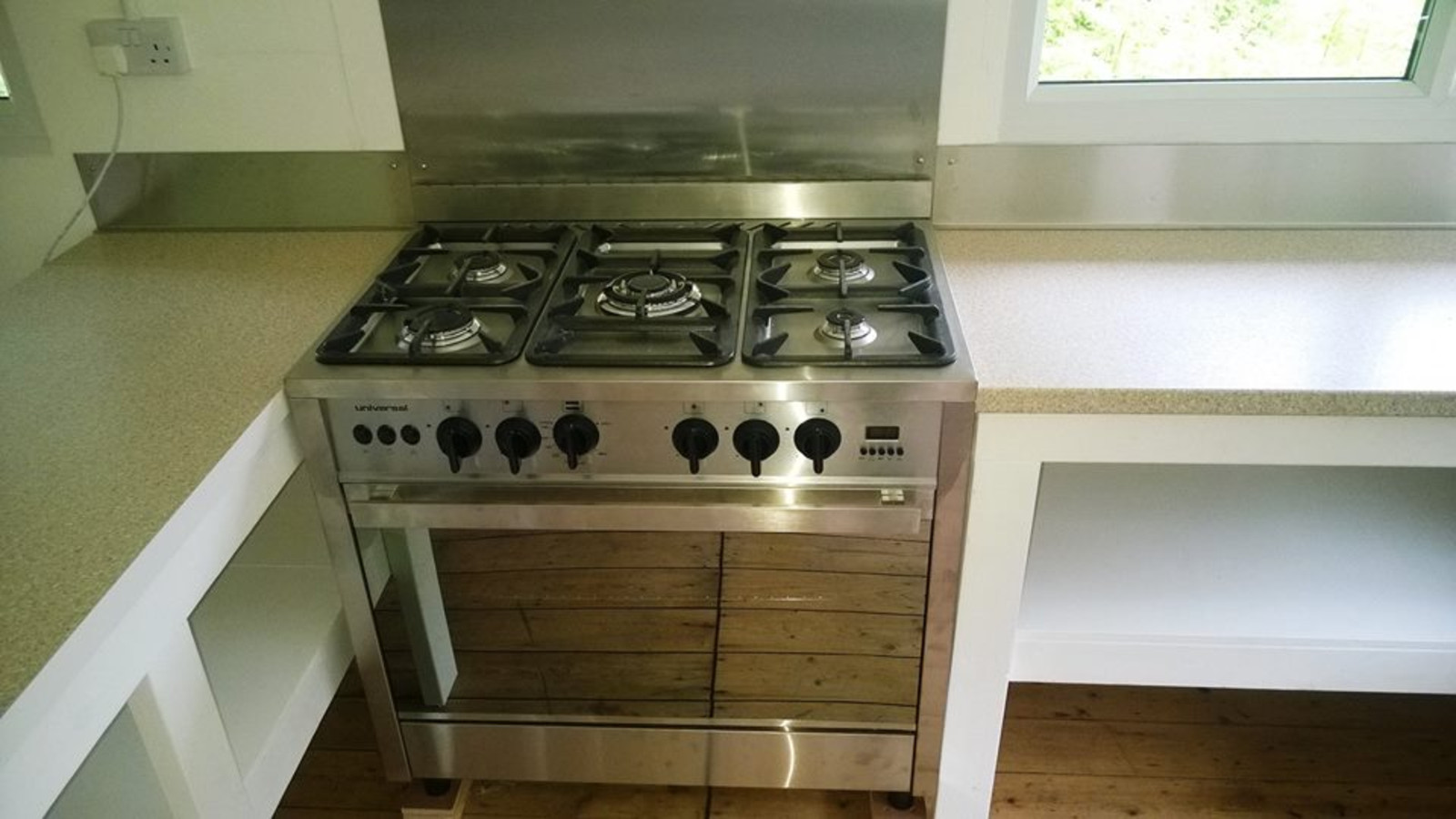 a sparkling new cooker!